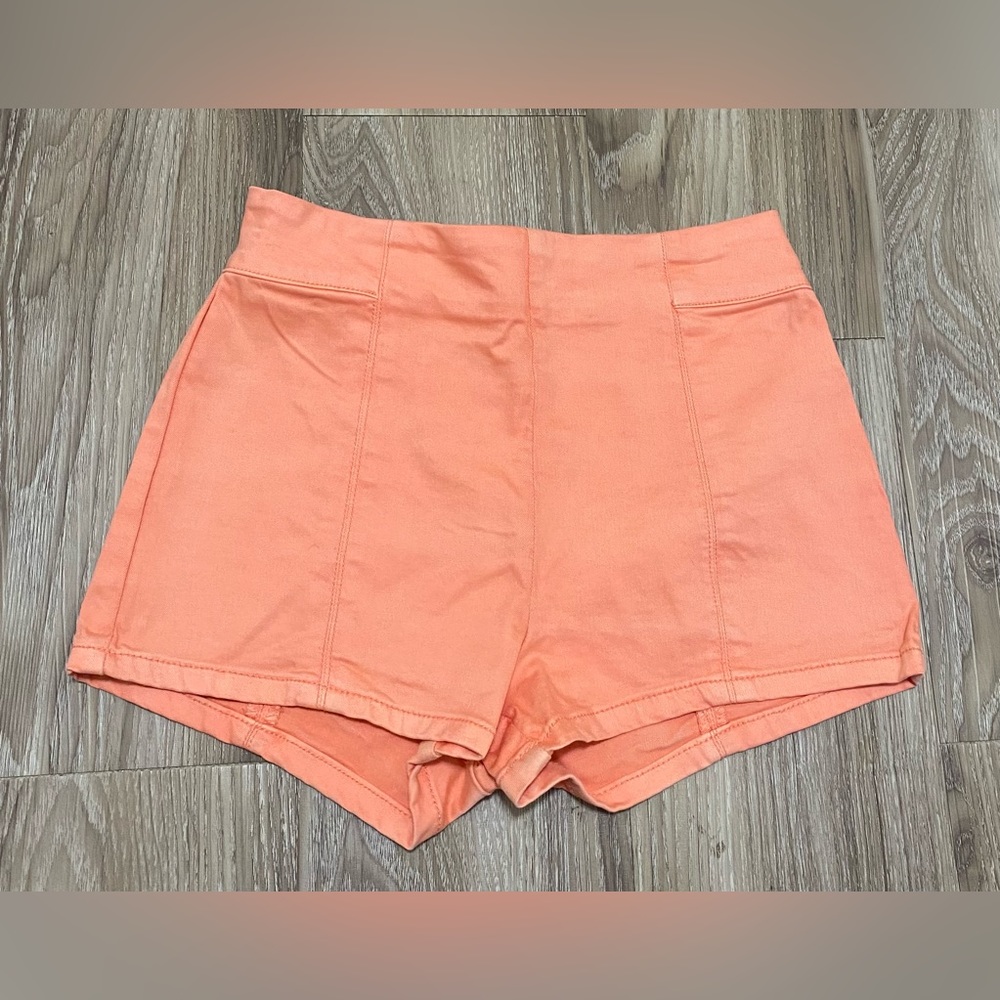 Zipper back shorts